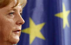 Merkel punta alla riforma del patto di stabilità. La Bce accetterà i bond greci (Reuters)