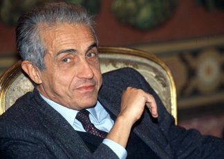 Gino Giugni in una foto dell'ottobre 1999 (Imagoeconomica)