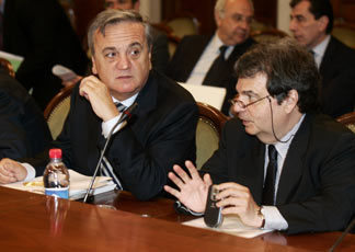 Il ministro del Welfare, Maurizio Sacconi con il ministro della Funzione pubblica, Renato Brunetta (Ansa)