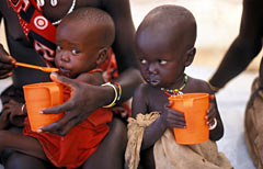 Bambini vittime della fame e della guerra in Sudan (Marka/Marco Vacca)