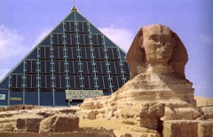 Nel fotomontaggio, la piramide ecologica del Cnr prende il posto della piramide di Cheope alle spalle della Grande Sfinge di Giza