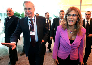 Il segretario della Cgil, Guglielmo Epifani con la presidente di Confindustria, Emma Marcegaglia (Ansa)