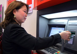 Il turista cinese trova il bancomat