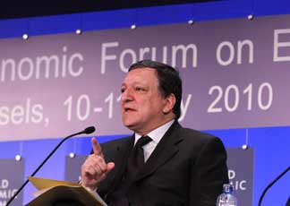 La stretta dell'esecutivo Ue per riformare il patto di stabilit. Nella foto Jos Manuel Barroso