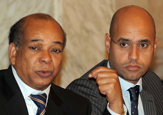Il ministro degli Esteri libico Shalgam Abdul e Saif Islam Gheddafi (Ansa)