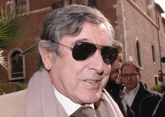 L’ex sindaco di Catania Umberto Scapagnini, noto per essere il medico personale di Silvio Berlusconi, è stato eletto primo cittadino del Comune siciliano nel 2000 e nel 2005
