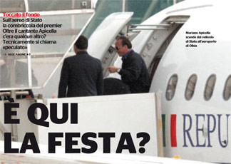Mariano Apicella sull'aereo di Stato con il premier (da l'Unit)