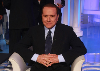 Silvio Berlusconi negli studi della trasmissione "Porta a porta" (Infophoto)