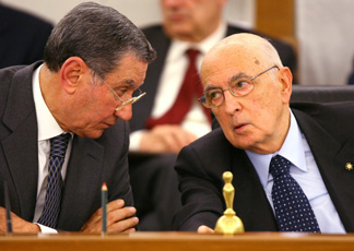 Nicola Mancino e Giorgio Napolitano in un'immagine d'archivio Ansa