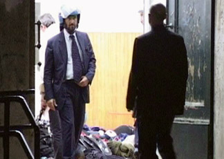 Alla Diaz. Francesco Gratteri all'irruzione della polizia durante il G-8 del 2001 (Fotogramma)