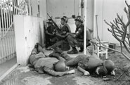 Soldati Usa uccisi al consolato statunitense di Saigon il primo giorno dell'offensiva Tet (AP)