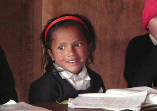 Bambina in una scuola di Namche