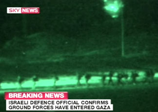 L'avanzata delle truppe israeliane all'interno della Striscia di Gaza trasmessa dalla televisione Sky News