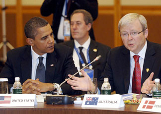 Barack Obama e il primo ministro australiano Kevin Rudd all'APEC di Singapore (Ap/Lapresse)