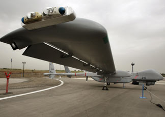 Israele vara un aereo drone capace di arrivare in Iran (Reuters)