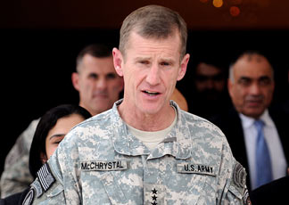 La nuova strategia di McChrystal: chiudere i fast-food (Afp)