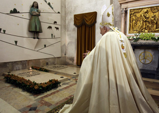 Il Papa in Portogallo: «La profezia di Fatima non si è ancora compiuta»