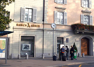La sede della Banca Arner a Lugano (Imagoeconomica/Ernesto Arbitraggio)