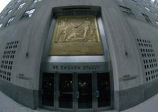 L'ingresso della sede newyorkese di Moody's (Imagoeconomica)