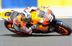 MotoGP. Lo spagnolo Dani Pedrosa sulla sua Honda, a Le Mans durante la sessione di qualificazione del Gran Premio di Francia. Pedrosa si  guadagnato la pole position in 1'33 ,974.