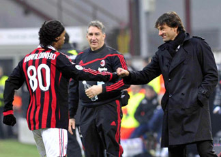 Leonardo e Ronaldinho in Milan-Siena (Infophoto)