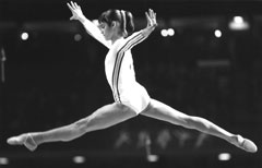 Nadia Comaneci, nel 1976,  ai Giochi Olimpici di Montreal (AP Photo/mk)