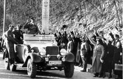 Anschluss, Hitler entra a Vienna il 14 marzo 1938 (Foto AP)