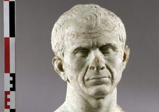 Il busto di Giulio Cesare (Foto Afp)