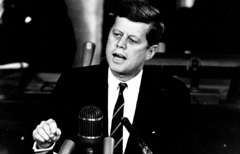 Il presidente John F. Kennedy parla al Congresso degli Stati Uniti