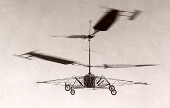 Primo volo dell'elicottero brevettato da Corradino D'Ascanio (Touring Club Italiano/Gestione Archivi Alinari, Milano )
