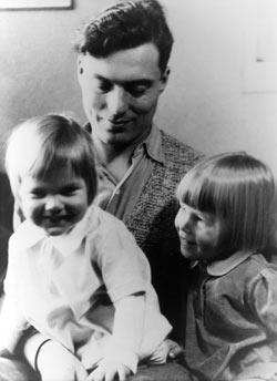 Graf v. Stauffenberg con i figli Franz Ludwig e Heimeran (Ullstein Bild)