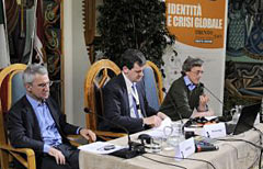 Processo agli economisti: da sinistra Luigi Guiso, Massimo Gaggi, Roberto Perotti