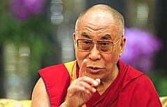 Il Dalai Lama durante la conferenza stampa a Parigi - REUTERS/Pascal Rossignol (France)