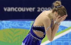Carolina Kostner a Vancouver amareggiata dopo la gara (AP Photo/Mark Baker)