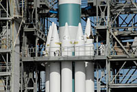3 Booster solidi supplementari agganciati la razzo Delta II per il lancio di GLAST