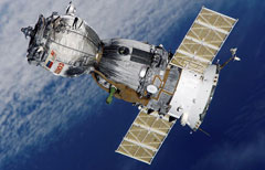 La Soyuz fotografata in avvicinamento alla Stazione spaziale internazionale