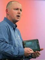 Sean Maloney mostra un prototipo di Pc ultra portatile (AP)