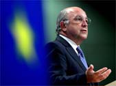 Il commissario Ue agli Affari Economici Joaquin Almunia (Ansa/Olivier Hoslet)