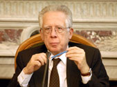 Il ministro dell'Economia Tommaso Padoa-Schioppa (Imagoeconomica)