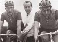 Bartali e Coppi, compagni di squadra, impegnati nel 1940 in una cronometro su pista (Archivio famiglia Bartali)