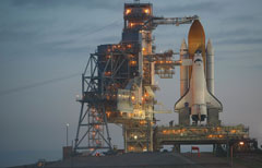 Lo Space Shuttle Discovery al Kennedy Space Center di Cape Canaveralin attesa del lancio previsto per marted 25 agosto (Joe Raedle/Getty Images/AFP)