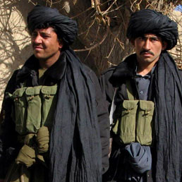 Non c'è luogo dove gli americani sono intervenuti in armi, con la cia e quant'altro, che non sia stato quel che accade in afghanistan sono affari degli afghani. Chi Sono I Talebani : Chi Sono E Quanto Sono Pagati I Cecchini Talebani In Afghanistan Lunedi I Funerali Di Miotto A Roma Il Sole 24 Ore